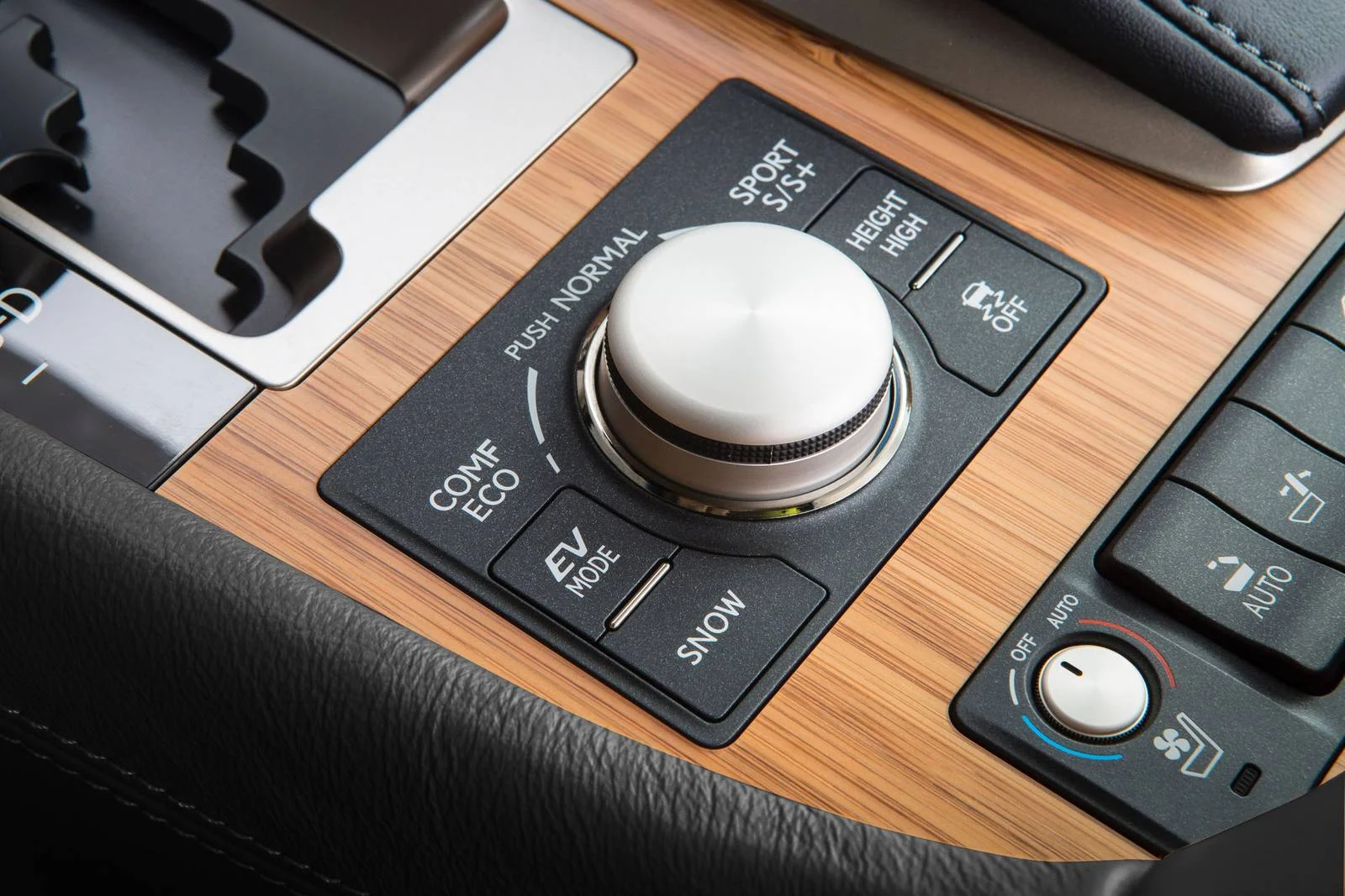 2016_lexus_ls-600h-l_sedan_base_detail_oem_1_1600x1067