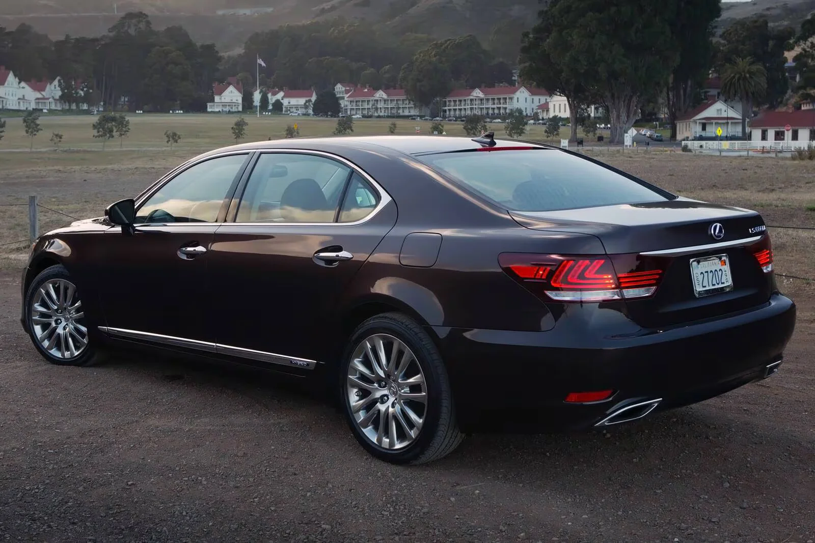 2016_lexus_ls-600h-l_sedan_base_rq_oem_1_1600x1067_converted