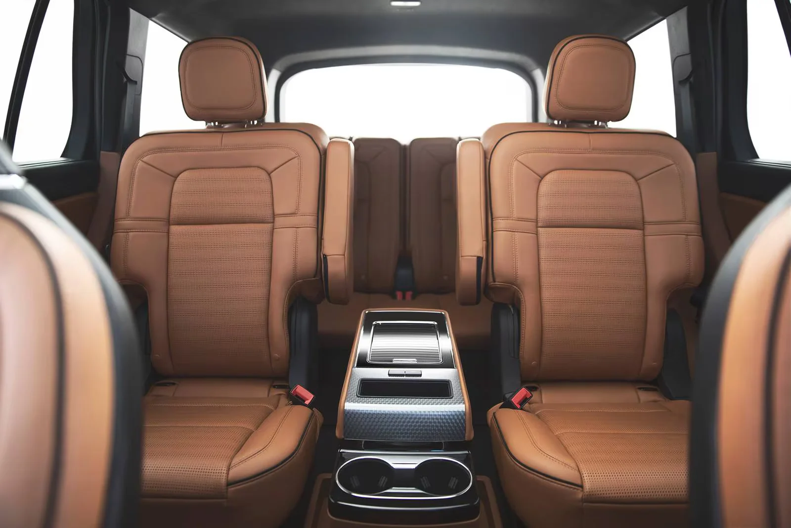 2024_lincoln_aviator_4dr-suv_black-label_detail_oem_2_1600x1067
